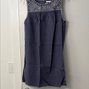 C&C California Dark Blue Linen Top with White Stitching- do not buy.